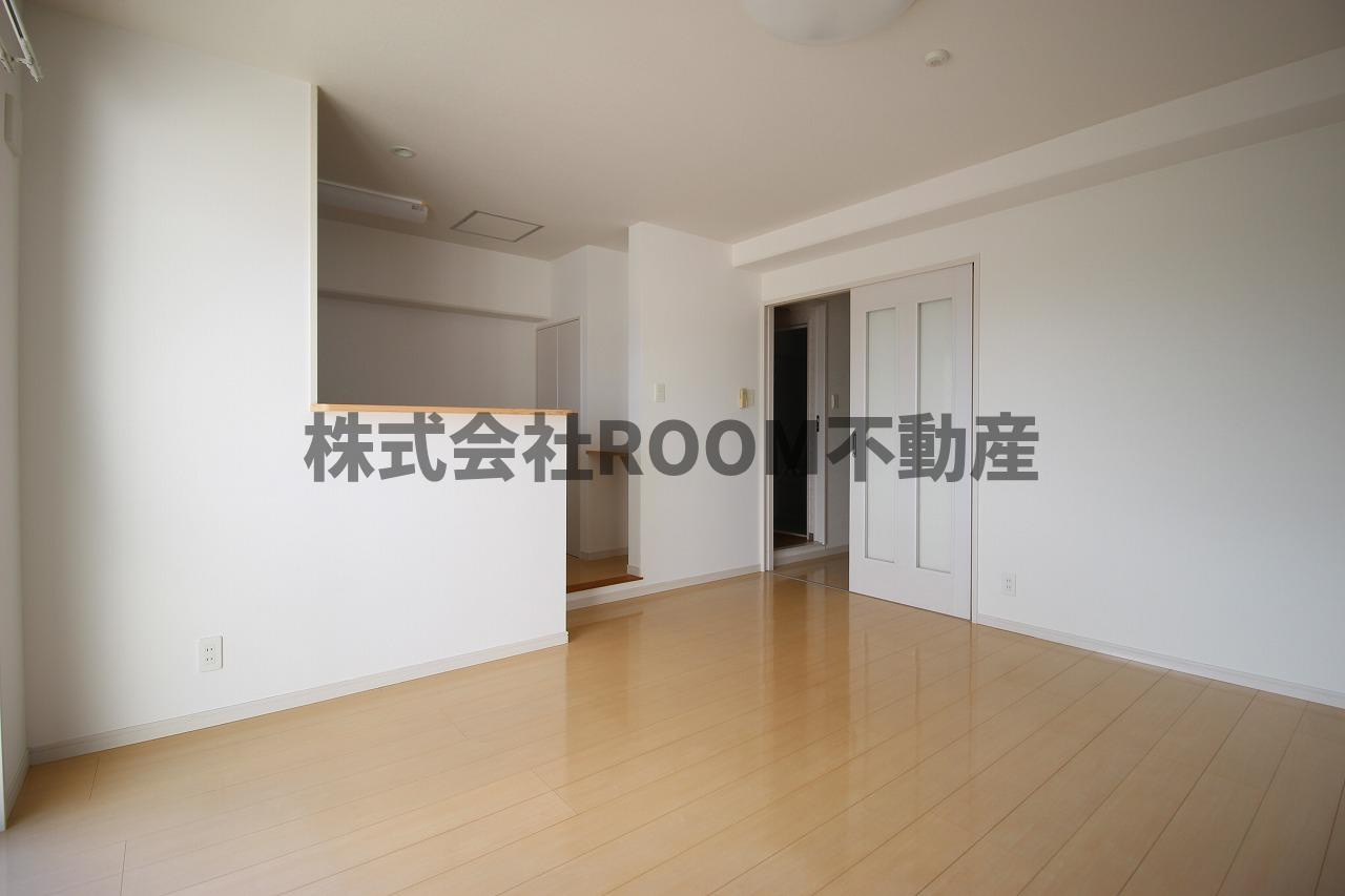 スカイコート年見の居間・リビング|こちらのリビングで趣味の時間をお楽しみください