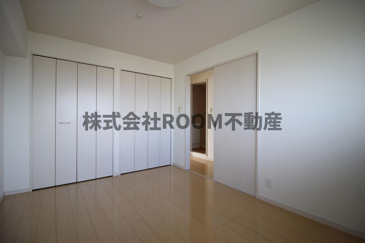 スカイコート年見の寝室|開放的な寝室です