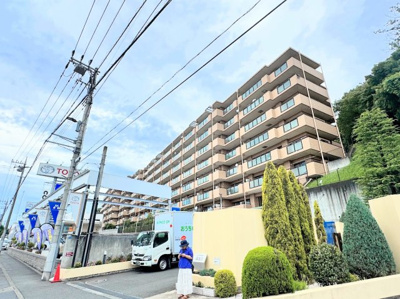 【外観】 | クレアガーデン麻生台 | ◆管理体制良好なマンションです。清潔感のあるエントランスに開放感のある住環境。