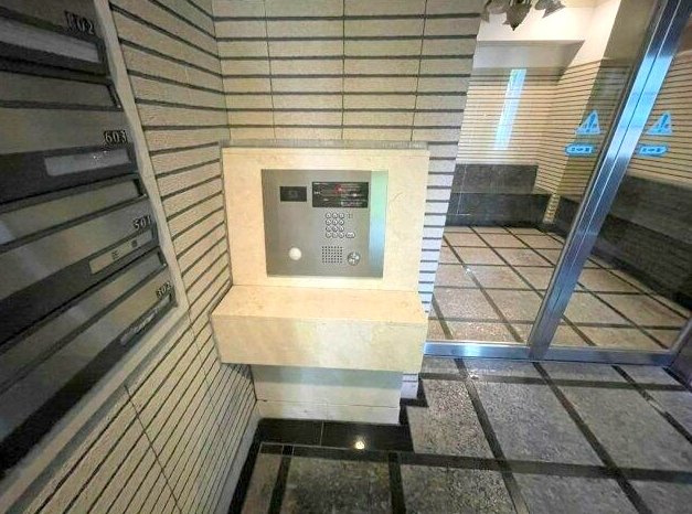 中葛西グリーンホームズⅡ　３F　角　部屋のエントランス