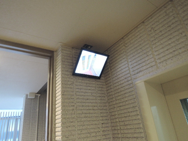 レールサイド鵠沼のエントランス|共用部には防犯カメラ