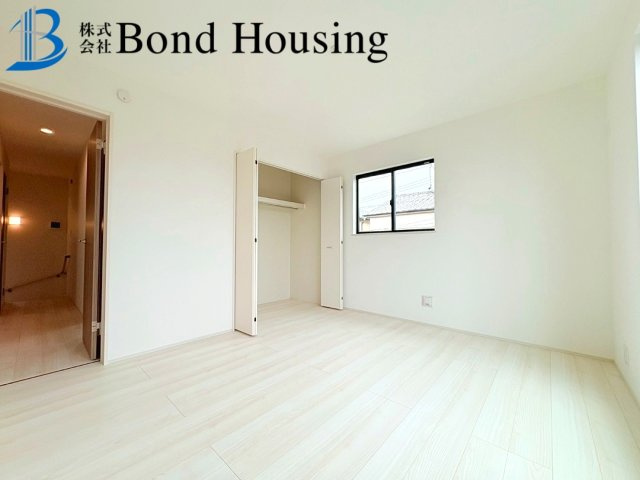 土山駅まで徒歩8分　魚住町清水　新築限定1棟の洋室