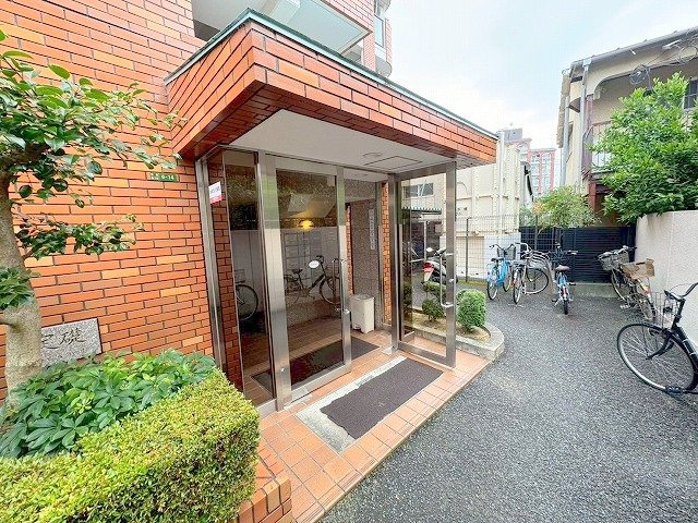 第10高光マンションのエントランス