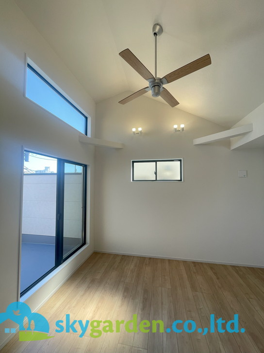 藤沢市片瀬海岸5期　新築戸建　全3棟2号棟の居間・リビング