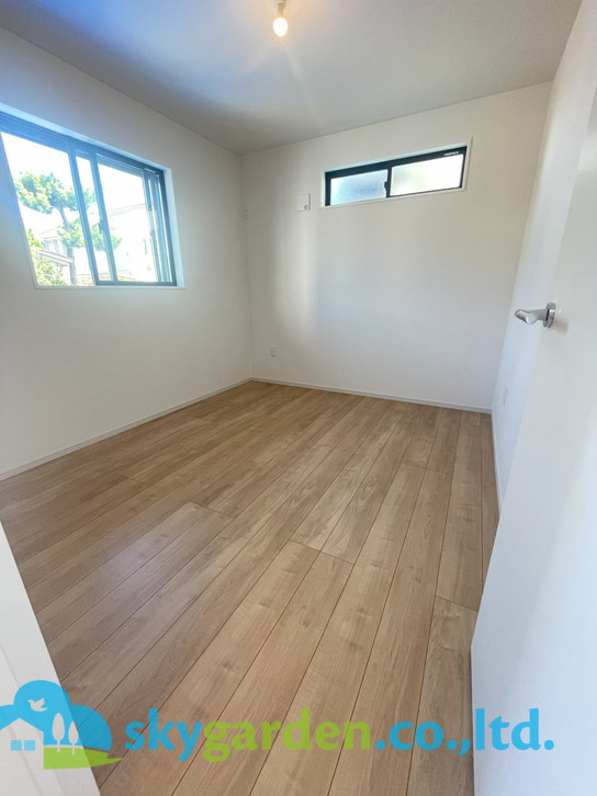 藤沢市片瀬海岸5期　新築戸建　全3棟2号棟の洋室