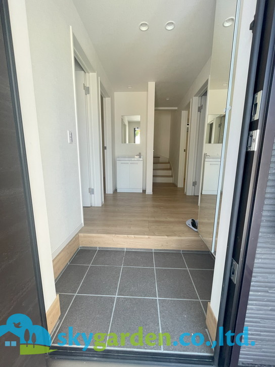 藤沢市片瀬海岸5期　新築戸建　全3棟2号棟の玄関