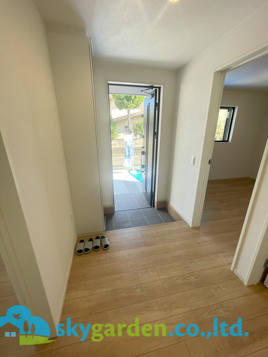 藤沢市片瀬海岸5期　新築戸建　全3棟2号棟の玄関