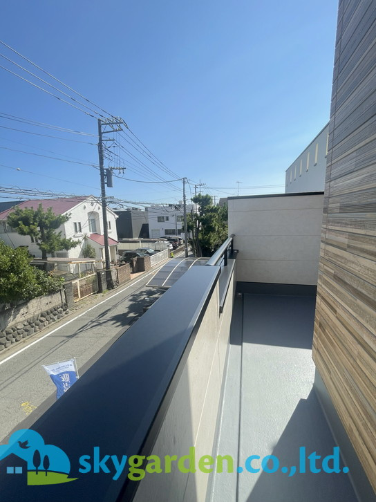 藤沢市片瀬海岸5期　新築戸建　全3棟2号棟のバルコニー