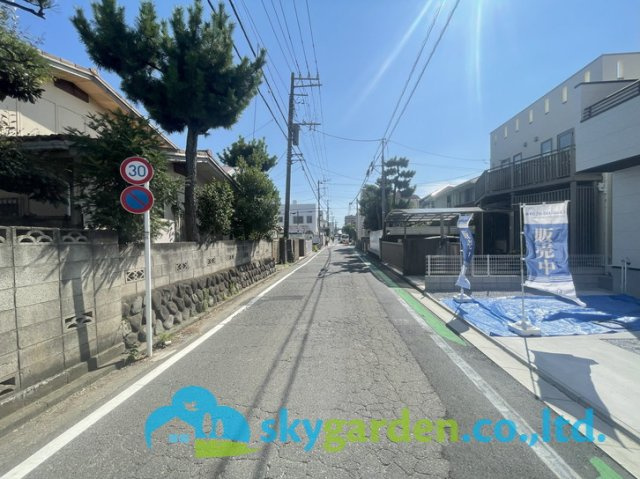 藤沢市片瀬海岸5期　新築戸建　全3棟2号棟の前面道路含む現地写真