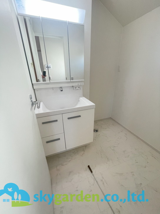 藤沢市片瀬海岸5期　新築戸建　全3棟2号棟の独立洗面台