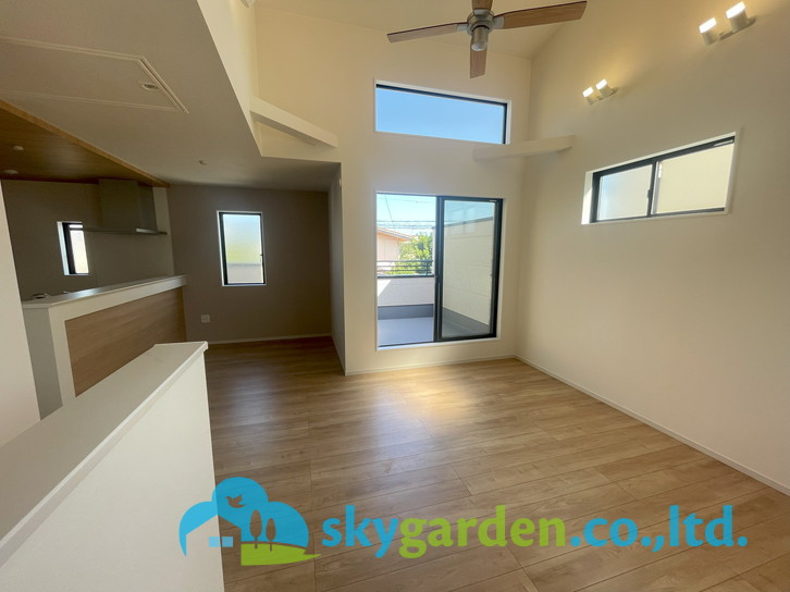 藤沢市片瀬海岸5期　新築戸建　全3棟2号棟の居間・リビング