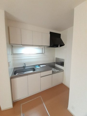 【キッチン】 | サニーフラット・ペーナ | コンパクトなキッチンで掃除もラクラク