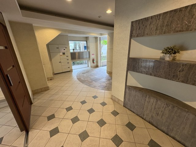 ワコーレ霞ヶ丘景彩館のエントランス