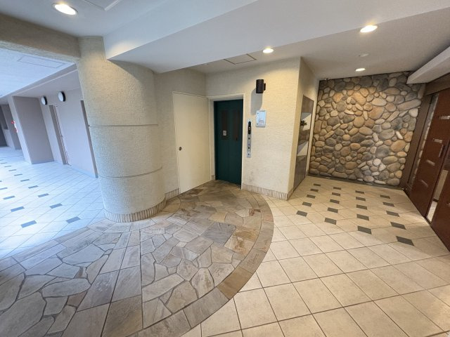 ワコーレ霞ヶ丘景彩館のエントランス