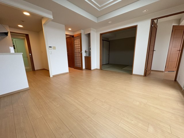 ワコーレ霞ヶ丘景彩館の居間・リビング