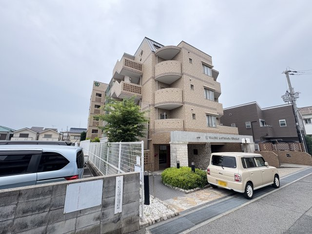 ワコーレ霞ヶ丘景彩館の外観