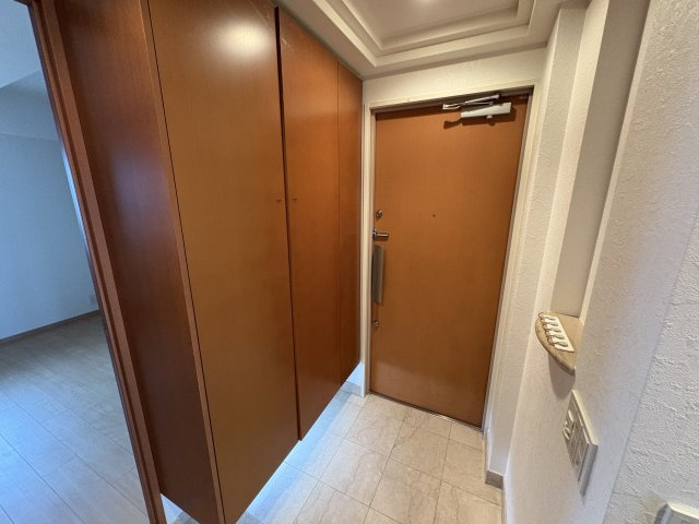 ワコーレ霞ヶ丘景彩館の玄関