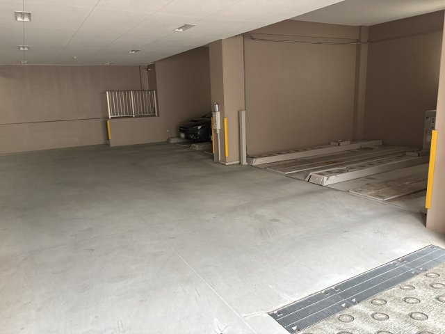 ワコーレ霞ヶ丘景彩館の駐車場