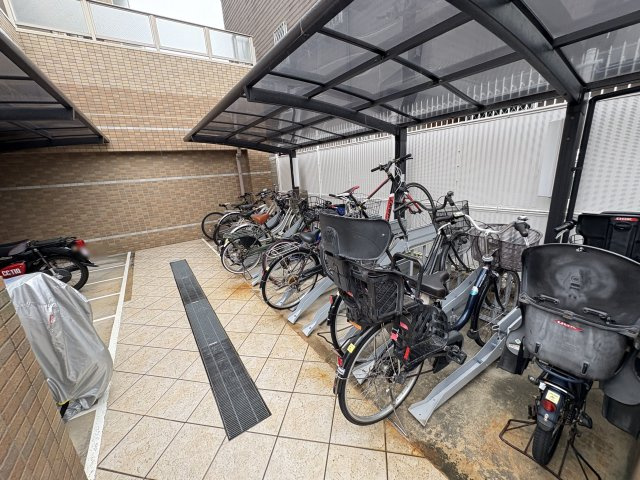 ワコーレ霞ヶ丘景彩館の駐輪場