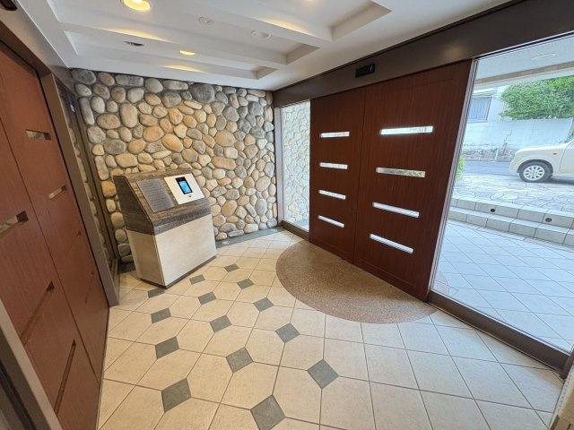 ワコーレ霞ヶ丘景彩館のエントランス