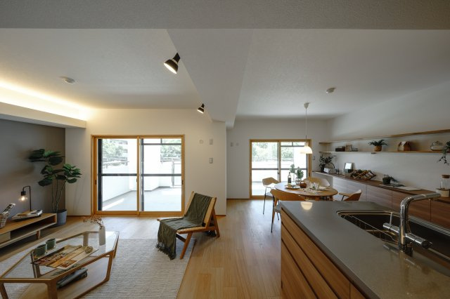 ラ・メール狩口Ⅱ 参番館の居間・リビング