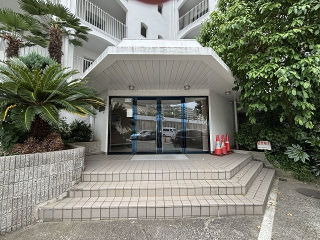 第一シーサイドパレス塩屋のエントランス