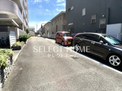 【駐車場】 | アーバン西岡崎 | 車をお持ちの方に嬉しい駐車場付きの物件です