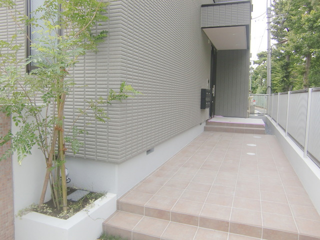 メゾンプルミエールのエントランス|★エントランスアプローチ★