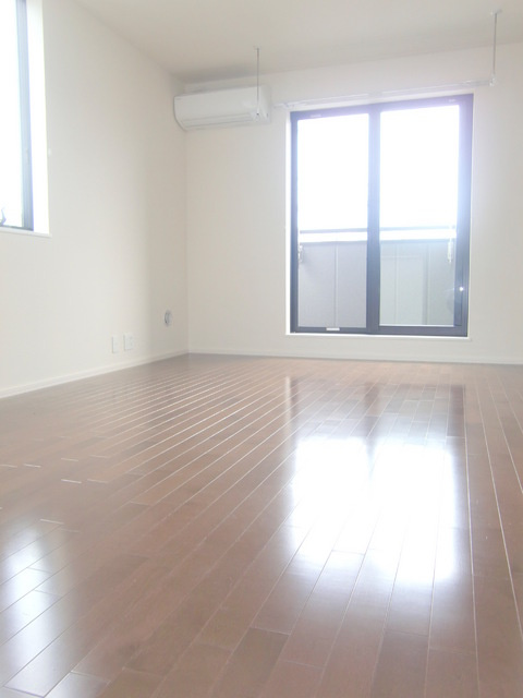 メゾンプルミエールの居間・リビング|★カウンターキッチンのリビング★