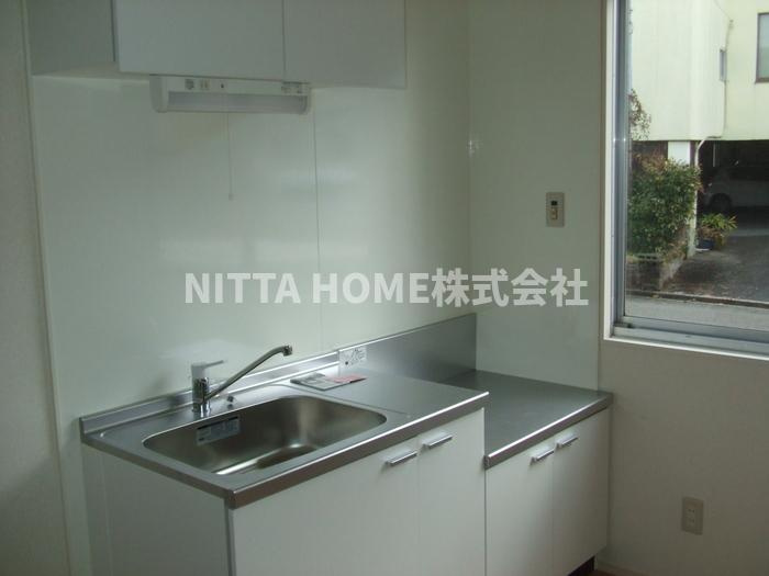 コーポニューデルフィーのキッチン|７．２帖のキッチンスペースです◎