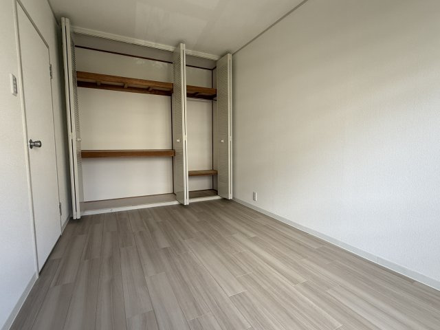 研究学園5団地・523号棟の洋室