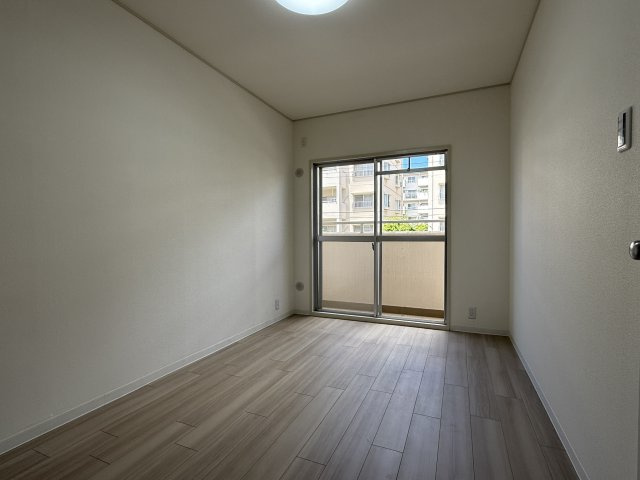 研究学園5団地・523号棟の洋室