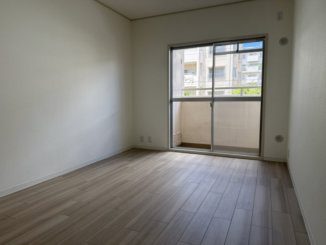 研究学園5団地・523号棟の洋室