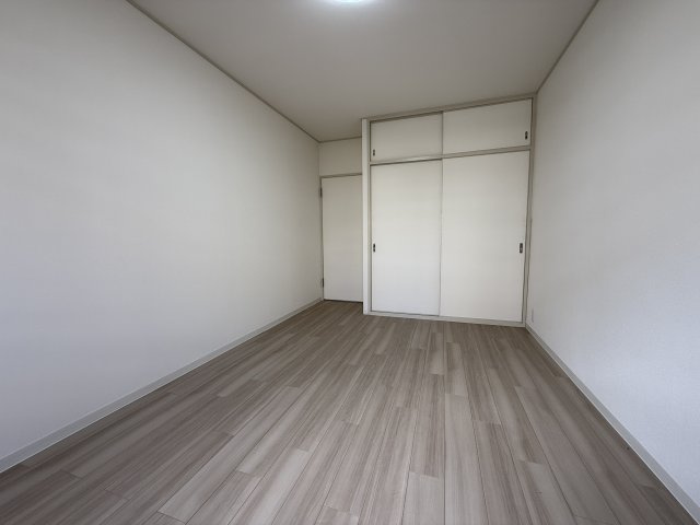 研究学園5団地・523号棟の洋室