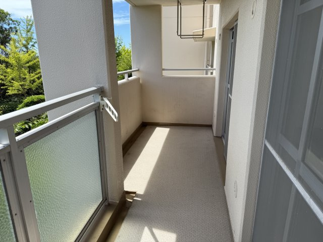 研究学園5団地・523号棟のバルコニー