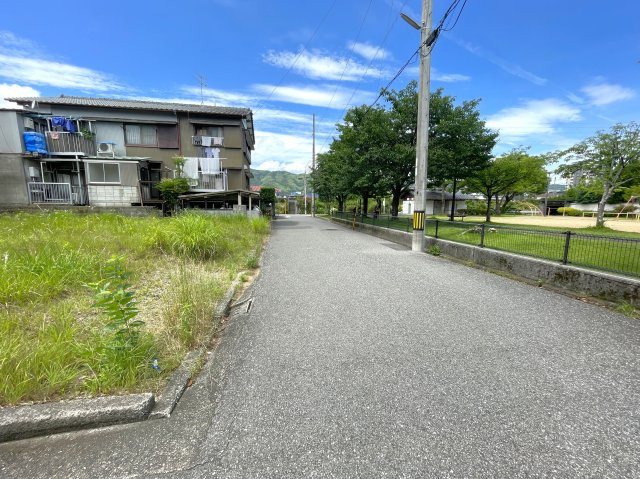 吉田町　土地の前面道路含む現地写真|建築条件はありません。