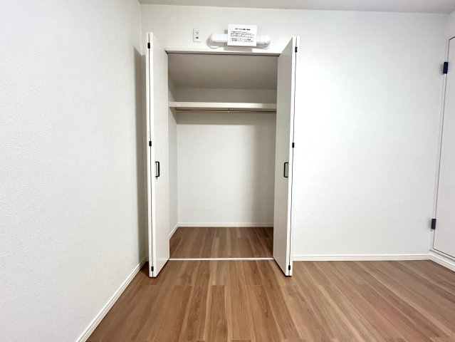 ◆リノベーション済み◆南西向きで陽当たり良好◆収納充実３LDK◆ライオンズマンション山科御陵の洋室|洋室　クローゼット