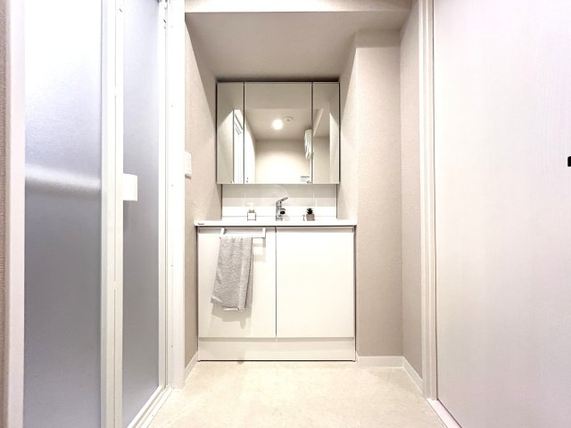 ◆リノベーション済み◆南西向きで陽当たり良好◆収納充実３LDK◆ライオンズマンション山科御陵の独立洗面台|洗面