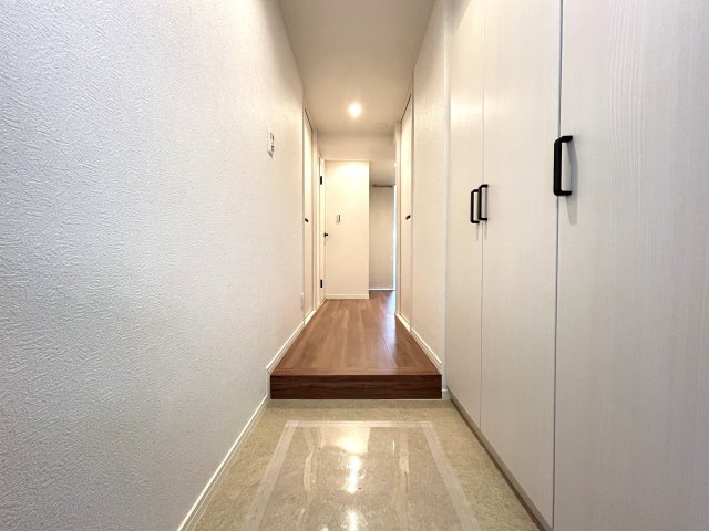 ◆リノベーション済み◆南西向きで陽当たり良好◆収納充実３LDK◆ライオンズマンション山科御陵のその他|廊下