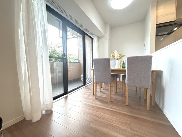 ◆リノベーション済み◆南西向きで陽当たり良好◆収納充実３LDK◆ライオンズマンション山科御陵の居間・リビング|リビング