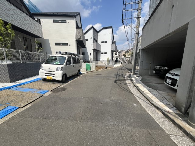 緑区長津田2丁目1期1工区新築戸建の前面道路含む現地写真