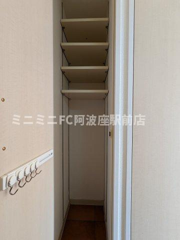 ディナスティ福島Ⅱの収納|※同マンション別間取り参考写真です