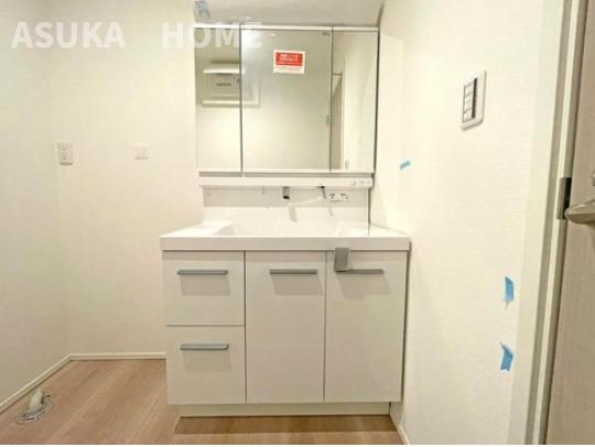 神奈川区西寺尾三丁目新築戸建の独立洗面台|独立洗面台あり、毎朝おしゃれに忙しい女性の方におすすめです