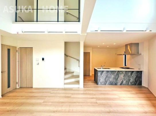 神奈川区西寺尾三丁目新築戸建の居間・リビング|リビングイン階段♪