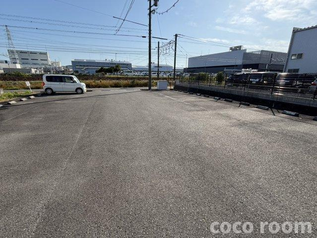 ラ・グリシンヌの駐車場
