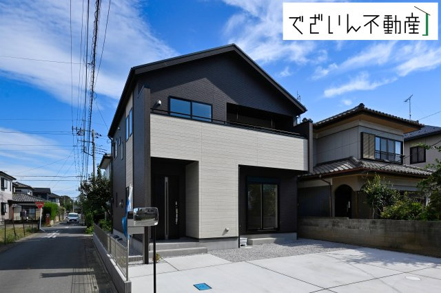 【外観】 | blooming garden深谷市上野台　新築住宅 | 流行に左右されず、将来にわたって価値が継続する「上質」な佇まい。おしゃれな雰囲気や自然の潤い、親しみやすさといった個性を、街に新たな価値をもたらし続けます。
現地(2025年9月撮影)