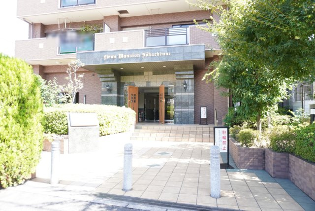 ライオンズマンション草加駅前のエントランス