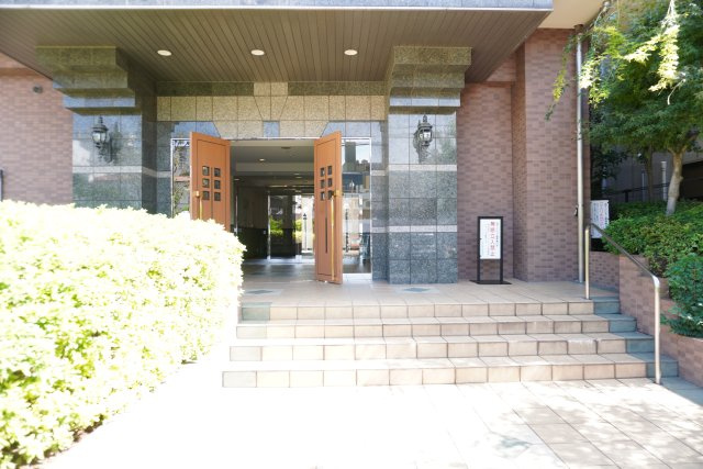 ライオンズマンション草加駅前のエントランス