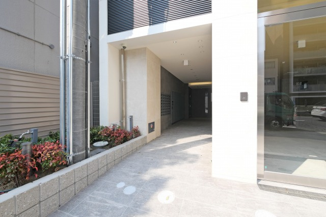 コンフォリア・リヴ南森町Ⅱのエントランス