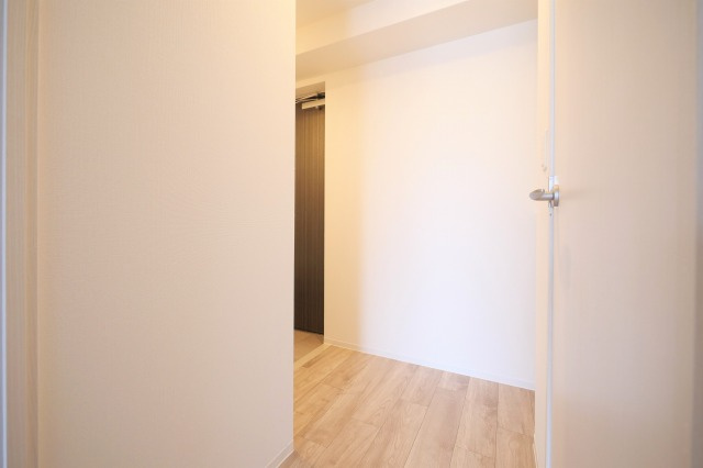 コンフォリア・リヴ南森町Ⅱの玄関